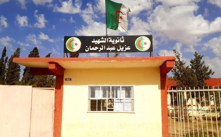 أولياء تلاميذ ثانوية عزيل عبد الرحمان ببريكة يغلقون أبوابها