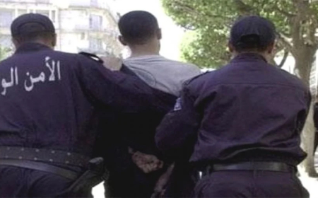 عنابة: القبض على 4 أشخاص وحجز سلاح ناري بوسط المدينة  