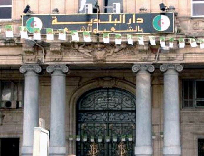 بلدية عنابة تنفذ تسخيرة لإخلاء مقر مسرح الهواء الطلق من الجمعيات