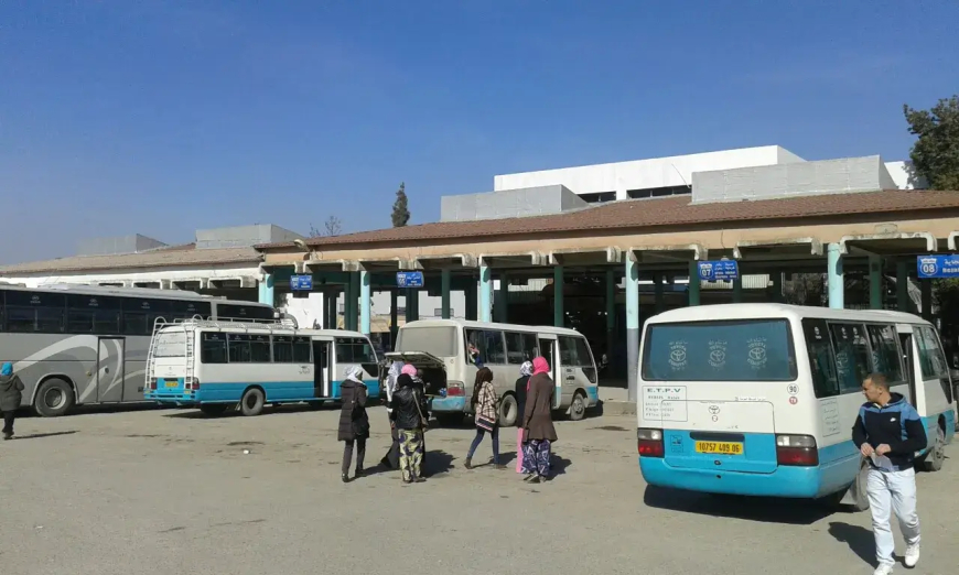  أزمة نقل خانقة نهاية الأسبوع  بالمحطة البرية الرئيسية بجيجل  