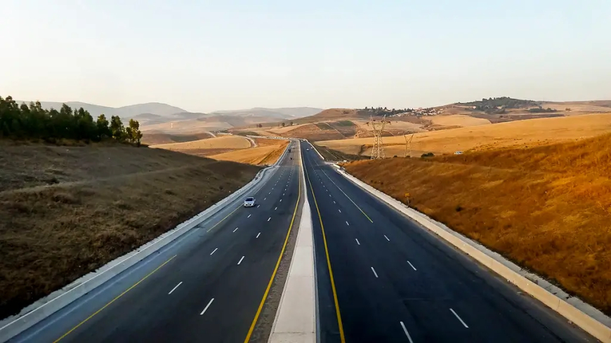 إعادة بعث مشاريع ربط الموانئ بالطريق السيار شرق- غرب