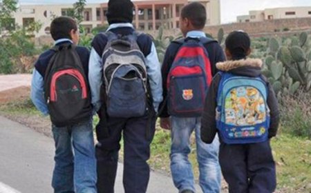 تلاميذ بالبركة الزرقاء القديمة بالبوني  يقاطعون الدراسة 