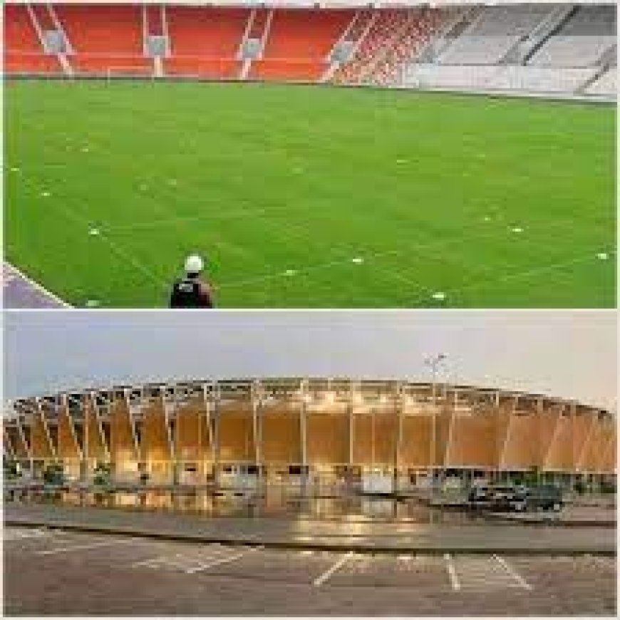 أرضية ميدان ملعب "السلام" بمدينة "بواكي" الايفوارية 