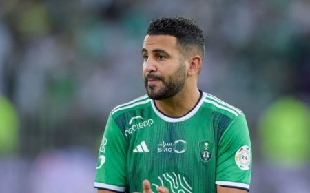 محرز يحصل على رخصة استثنائية من إدارة فريقه الأهلي السعودي