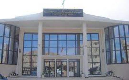 طلبة يجددون احتجاجهم أمام مديرية الخدمات الجامعية "باتنة وسط" ويطالبون بإيفاد لجنة تحقيق