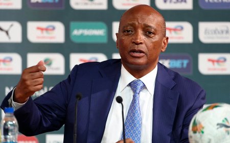 رئيس "الكاف" موتسيبي يتغزل بالجزائريين من جديد 