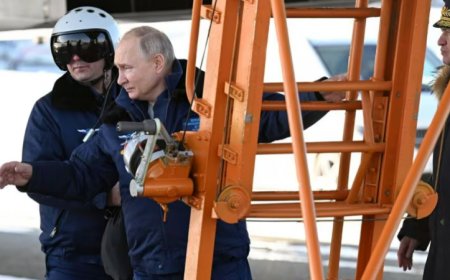 بوتين يحلق على متن قاذفة نووية