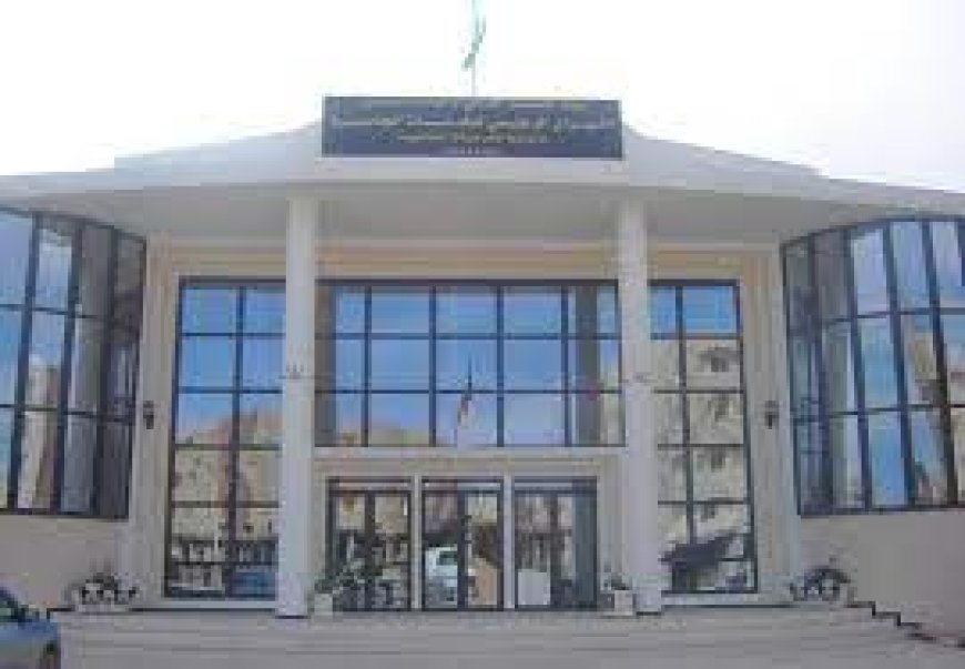 طلبة يجددون احتجاجهم أمام مديرية الخدمات الجامعية "باتنة وسط" ويطالبون بإيفاد لجنة تحقيق