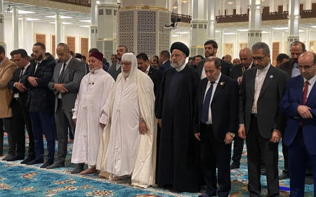 رئيسي يؤدي صلاة المغرب بجامع الجزائر