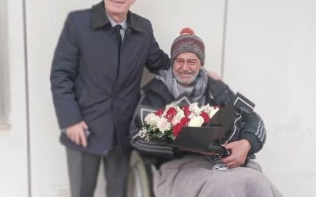 وزير السياحة يزور الفنان القدير صالح أوقروت