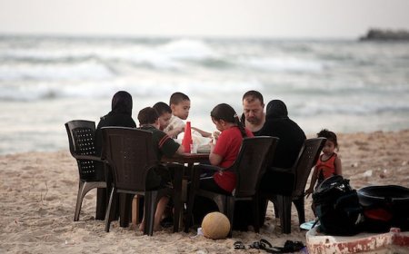 عنابة: عائلات تفضل الإفطار والسهر بشواطئ المدينة