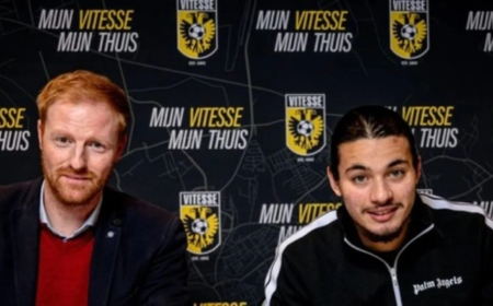 أنيس حاج موسى يتلقى اشادة واسعة من مدربه في فريقه الهولندي فيتيسه ارنهيم