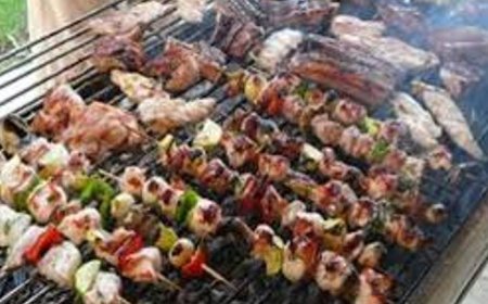 عنابة: انتشار طاولات بيع الشواء عبر الأحياء والشوارع في الليل