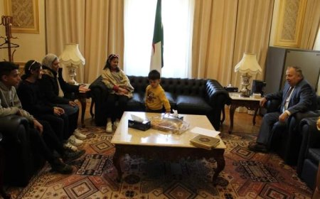 عائلة الصحفي وسام أبو زيد تصل إلى الجزائر