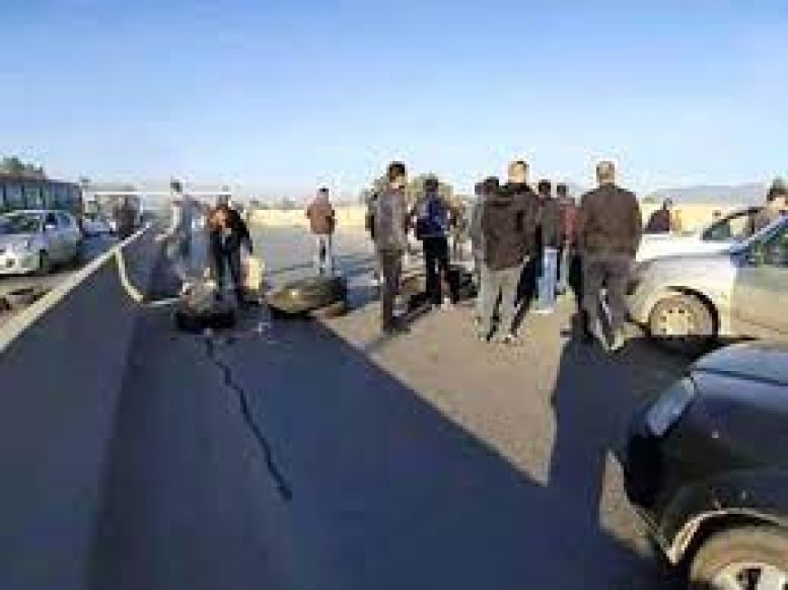 تيزي وزو: سكان قرية تالة تولموتس يشلون حركة المرور بالطريق المؤدي إلى المنطقة الصناعية