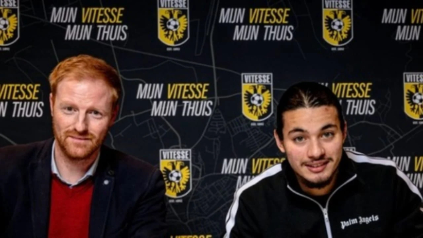 أنيس حاج موسى يتلقى اشادة واسعة من مدربه في فريقه الهولندي فيتيسه ارنهيم