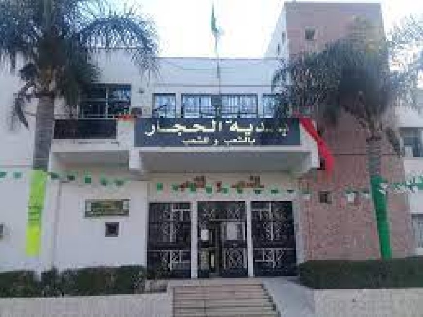 مير الحجار  بعنابة يرفض الاستقالة