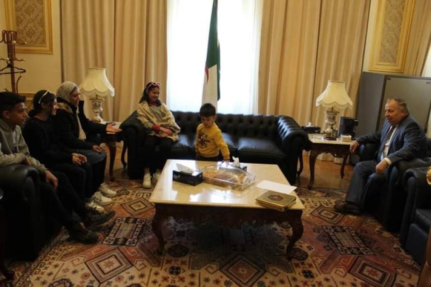 عائلة الصحفي وسام أبو زيد تصل إلى الجزائر