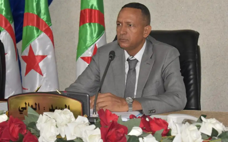 والي باتنة يحقق أمنية امرأة مسنة في زيارة البقاع المقدسة