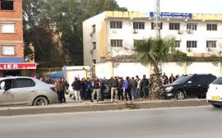 عنابة:  عمال “كونستريب إيست”  يتجمهرون  أمام الولاية