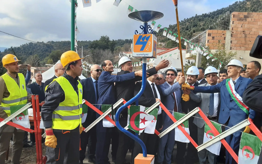 جميع مناطق الوطن سيتم الانتهاء من ربطها بالكهرباء والغاز