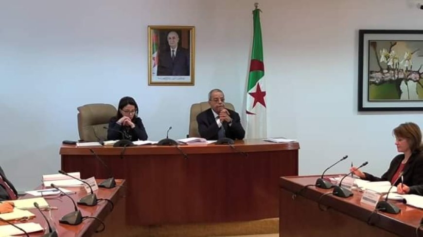 جلسات استماع لمدراء الصناعة 