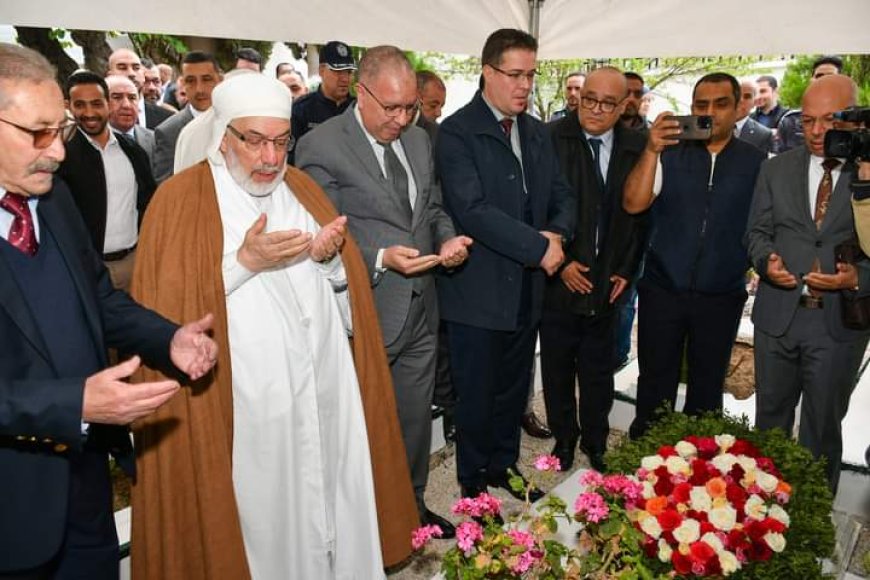 "القاسمي " يزور ضريح " بن باديس"