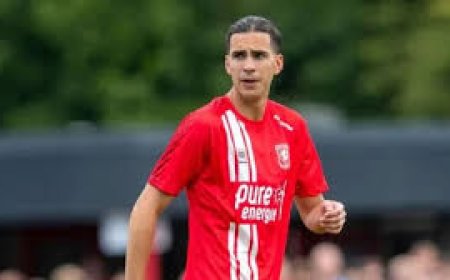 زروقي عرضة لانتقادات قوية من مدربه أرن سلوت