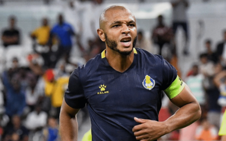 لاعبا الخضر براهيمي وبولاية يقودان الغرافة إلى نصف نهائي كأس أمير قطر