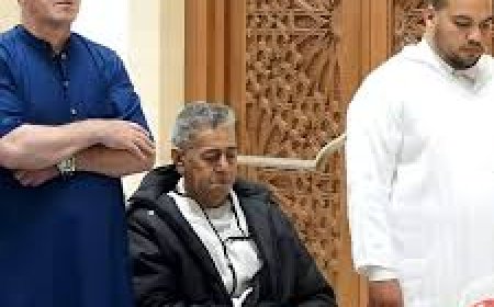 "صالح أقروت" في جامع الجزائر