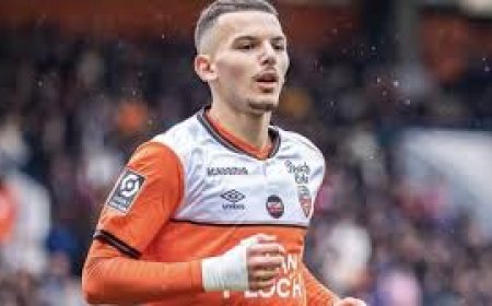 بوعناني يفك عقدة التهديف مع لوريون في ختام الدوري الفرنسي