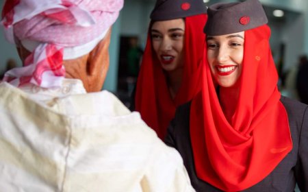المضيفات " تحتفين بالحجاج 