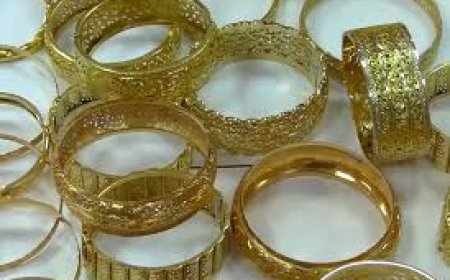 فتاة قاصر تستولي على مجوهرات والدتها في برّحال