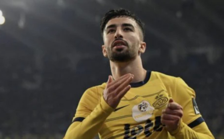 عمورة يخسر لقب الدوري البلجيكي ويحظى بوداع خاص