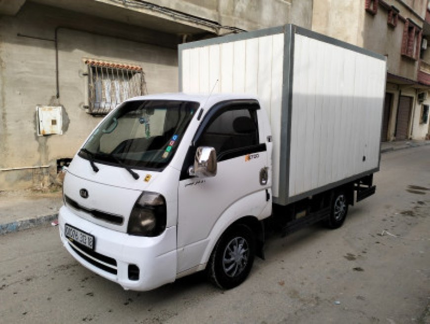 لصوص يستولون على شاحنة   "كيا 2700" في البوني