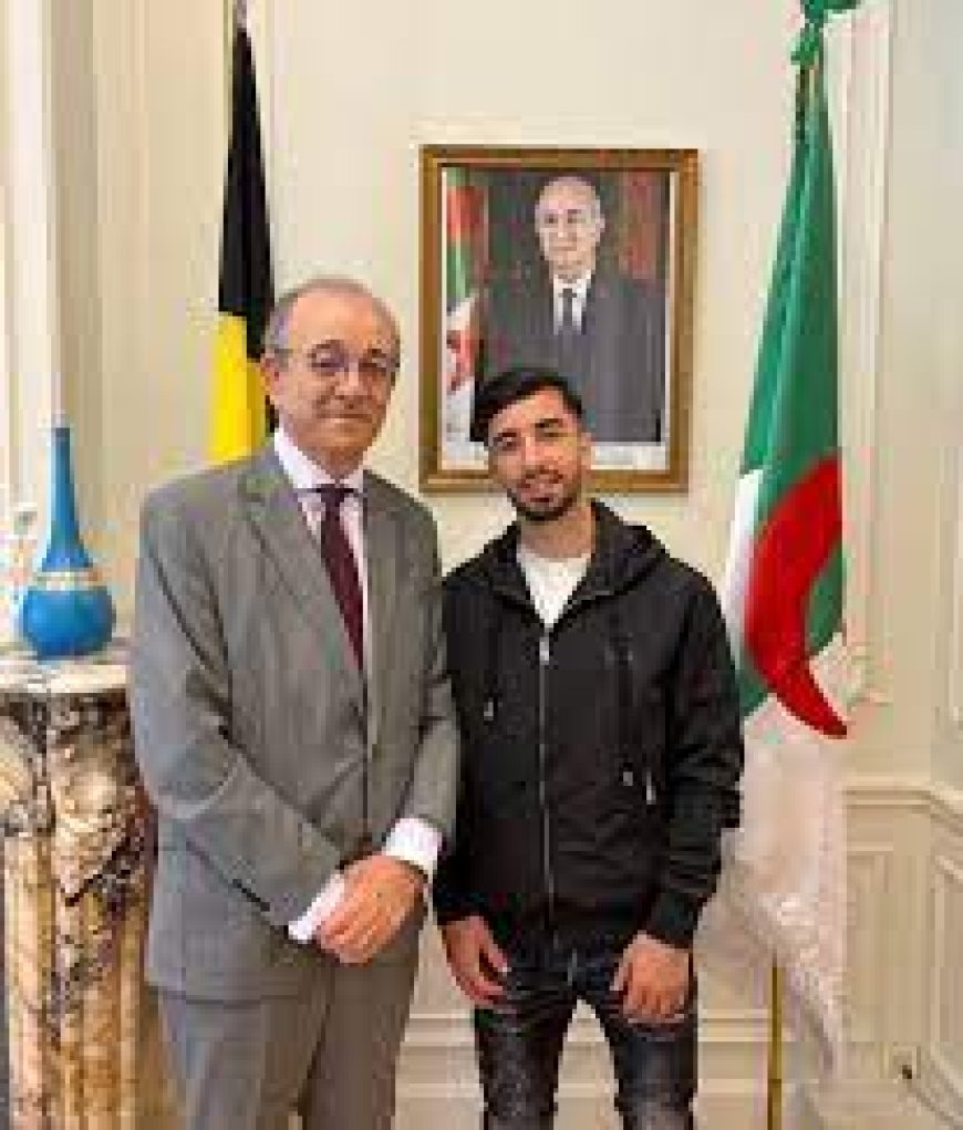 سفير الجزائر في "بروكسل" يخص نجم الخضر عمورة باستقبال خاص ويقدم له التهاني