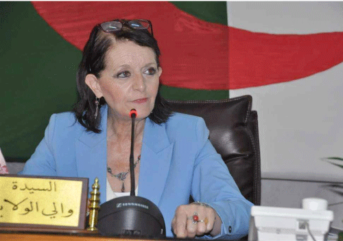 والي سكيكدة.. طالبة مجتهدة