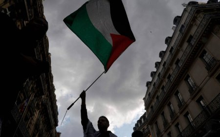 القضاء البريطاني يدين شرطيا لنشره صورتين دعما لحماس