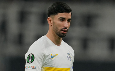 مرسيليا الفرنسي يزاحم فولزبورغ الألماني في صفقة عمورة