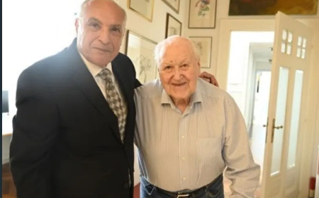 عطاف " يزور صديق الثورة