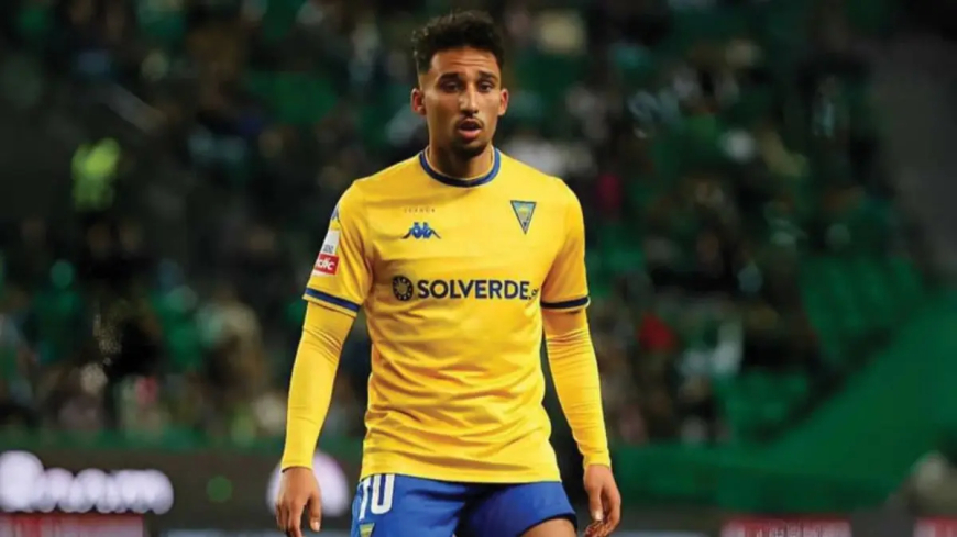 المدير الرياضي بيدرو ألفيس يتحدث عن مستقبل الجزائري رفيق غيتان وينصح استوريل بالاحتفاظ به