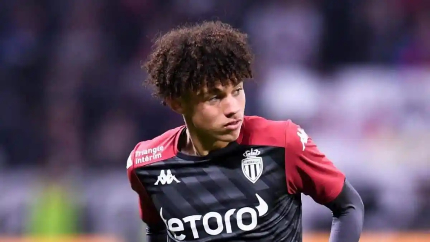 البياسجي قد يعصف بمخططات "الفاف" في الظفر بموهبتين جديدتين تنشطان في فرنسا