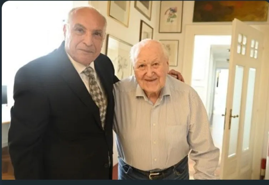 عطاف " يزور صديق الثورة