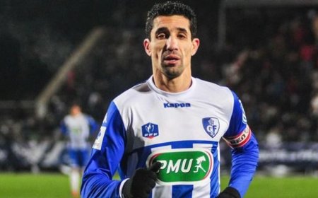 الجزائري اكرور يصنع الحدث في فرنسا ويواصل اللعب في سن الخمسين