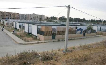 قاطني الشاليهات ببوخضرة يطالبون بالترحيل أو التمليك