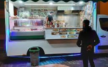 عنابة: حملة لإزالة شاحنات الإطعام المتنقلة غير المرخصة والأكشاك  بالكورنيش  