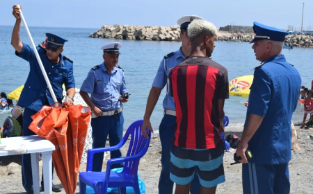 عنابة : حجز 116 كرسي بلاستيكي و 80 مضلة شمسية بشواطئ المدينة 