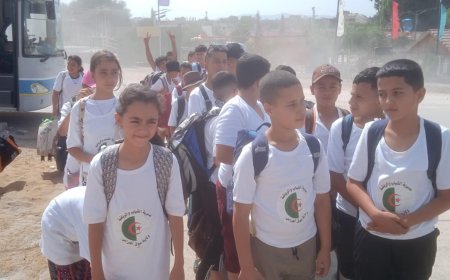 أطفال سوق أهراس في الشط