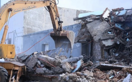 بلدية البوني تهدم سكن فوضوي بجمعة حسين