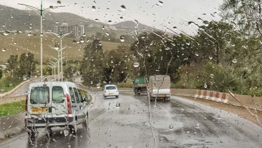 أمطار رعدية على 17 ولاية إلى غاية الاثنين